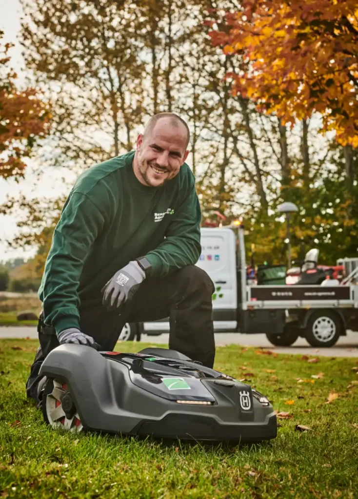 Vicevært og robotplæneklipper